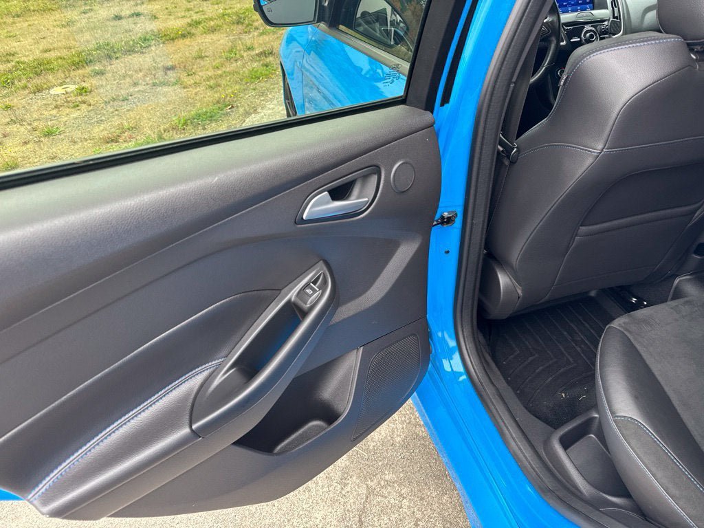 Used 2017 Ford Focus RS AWD/4WD image 18