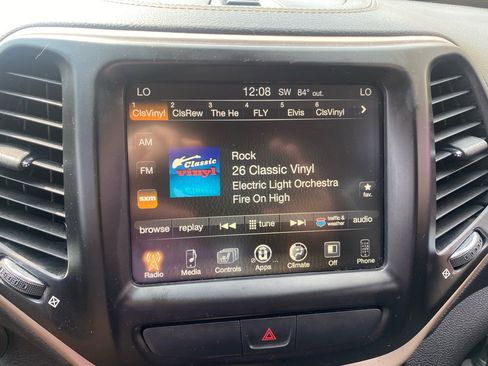 Used 2017 Jeep Cherokee Limited image 19