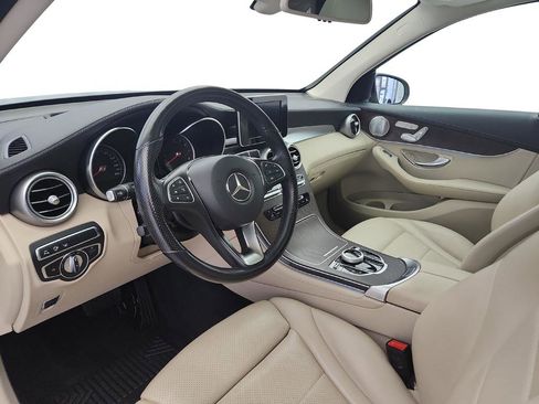 Used 2019 Mercedes-Benz GLC 300 4MATIC image 10