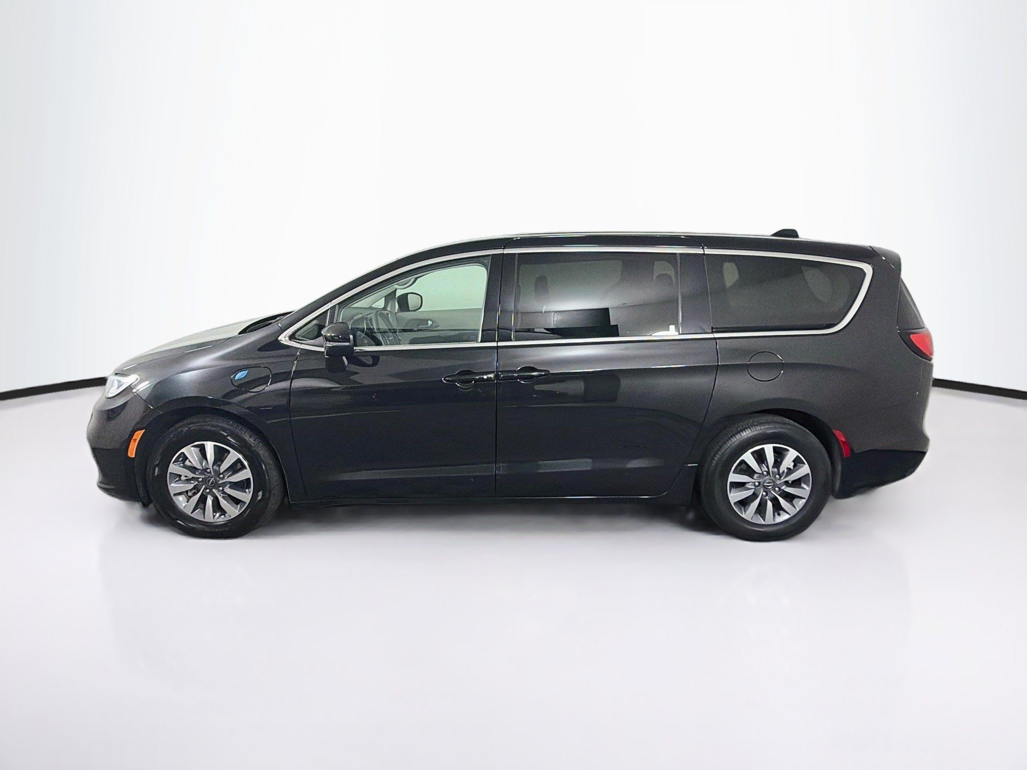 Used 2023 Chrysler Pacifica Touring-L FWD image 4
