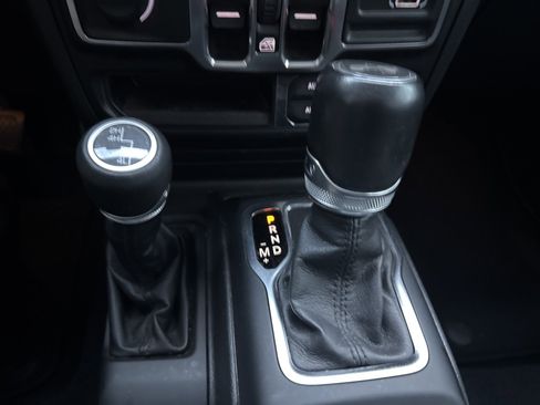 Used 2023 Jeep Wrangler Unlimited Sahara image 17