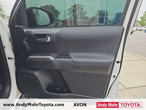 Used 2017 Toyota Tacoma TRD Sport w/ Tow Package (A/T) AWD/4WD image 40