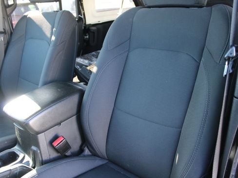Used 2022 Jeep Wrangler Unlimited Sport AWD/4WD image 16