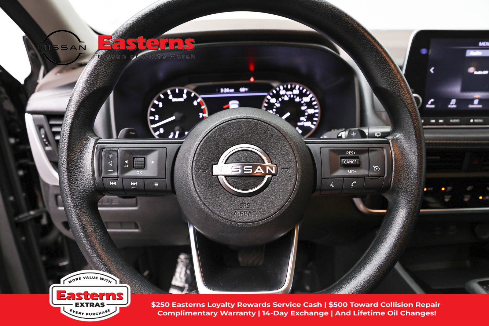 Used 2023 Nissan Rogue S AWD/4WD image 10