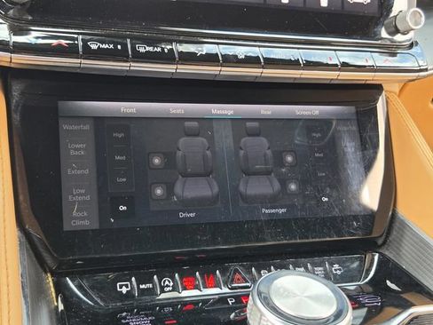 Used 2024 Jeep Grand Wagoneer Series III w/ Rear Seat Video Group 1 AWD/4WD image 18