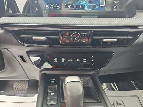 Used 2025 Nissan Kicks SR FWD image 20