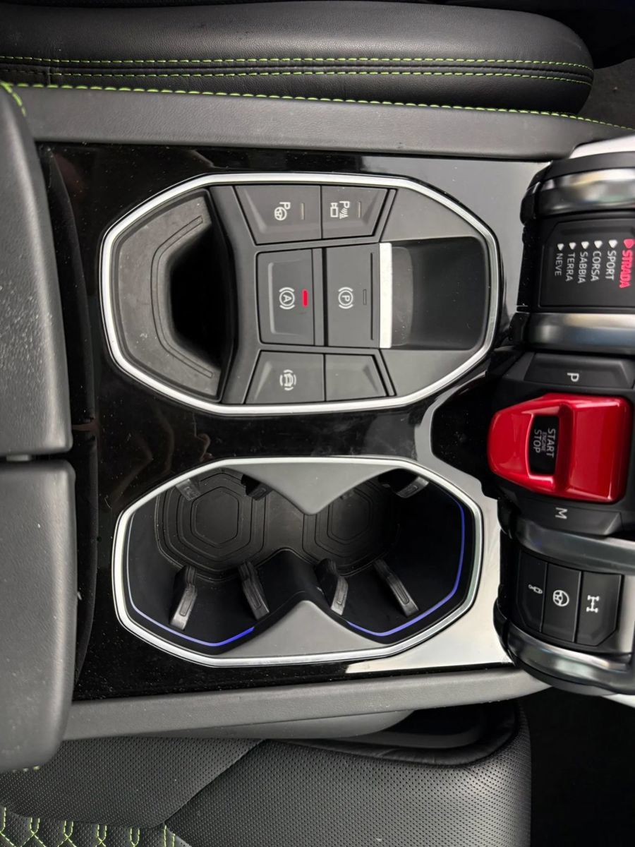 Used 2022 Lamborghini Urus AWD/4WD image 51