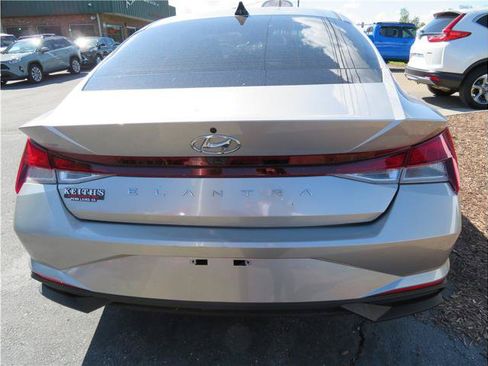 Used 2021 Hyundai Elantra SEL w/ Cargo Package FWD image 15