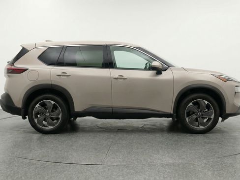 Used 2025 Nissan Rogue SV FWD image 11