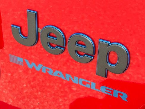 Used 2025 Jeep Wrangler Unlimited Sahara AWD/4WD image 38