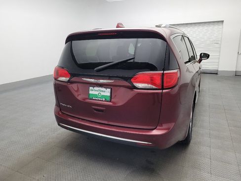 Used 2017 Chrysler Pacifica Touring-L Plus image 7