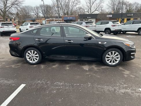 Used 2018 Kia Optima LX w/ Convenience Package image 4
