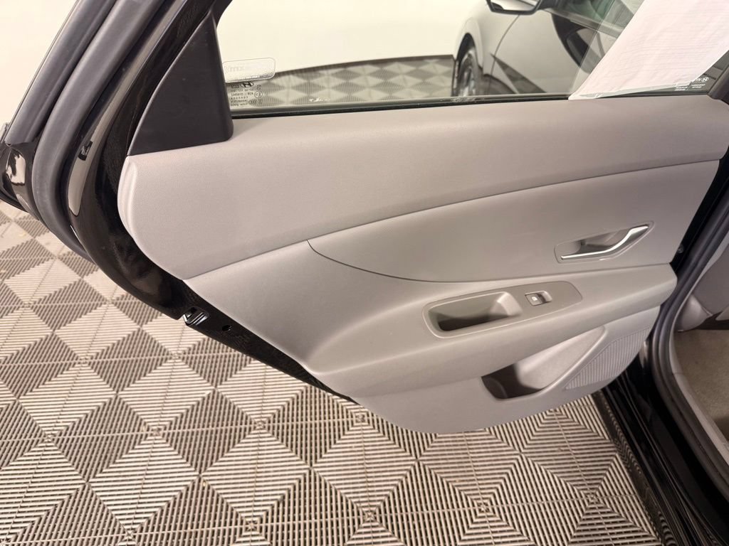 Used 2024 Hyundai Elantra SEL FWD image 18