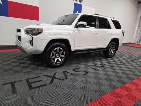 Used 2017 Toyota 4Runner TRD Off-Road Premium AWD/4WD image 2