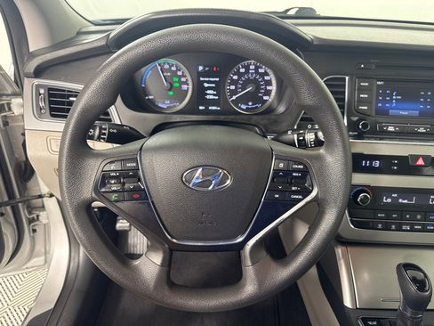 Used 2016 Hyundai Sonata SE image 16
