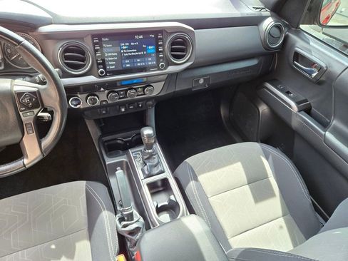 Used 2022 Toyota Tacoma TRD Off-Road image 16