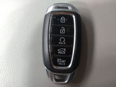 Used 2023 Hyundai Elantra Limited image 32