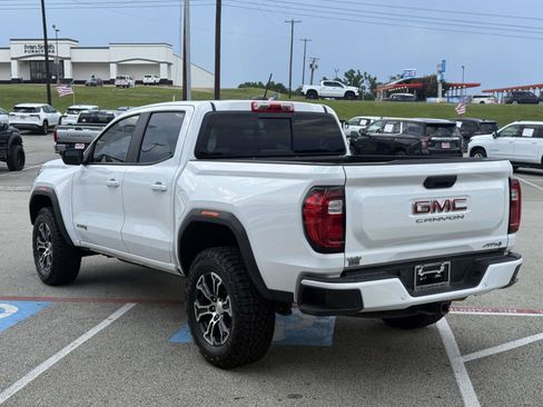 Used 2024 GMC Canyon AT4 w/ AT4 Premium Package AWD/4WD image 3