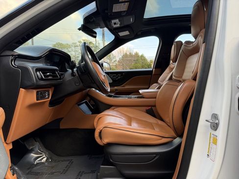 Used 2023 Lincoln Aviator Black Label w/ Class IV Trailer Tow Package image 25