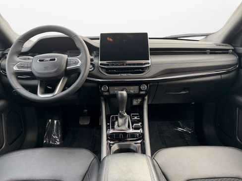 Used 2025 Jeep Compass Latitude w/ Altitude Special Edition image 10