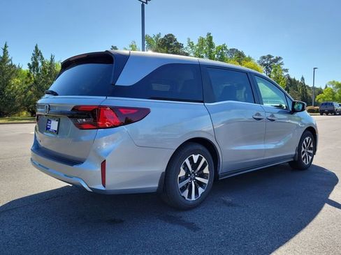 New 2026 Honda Odyssey EX-L image 4