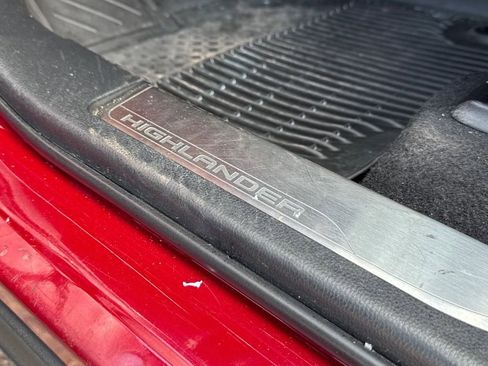 Used 2023 Toyota Highlander XSE FWD image 37