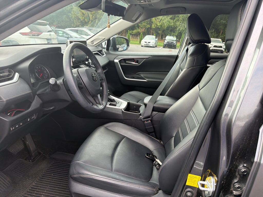 Used 2022 Toyota RAV4 XLE Premium AWD/4WD image 10