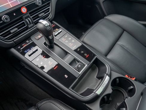 Used 2025 Porsche Macan image 21