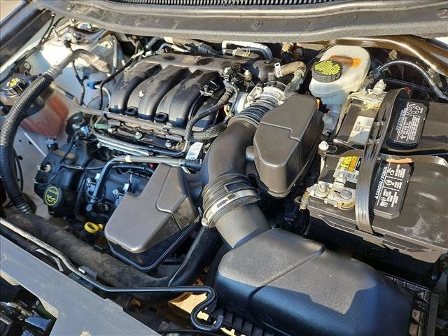 Used 2018 Ford Explorer XLT w/ Equipment Group 202A FWD image 24