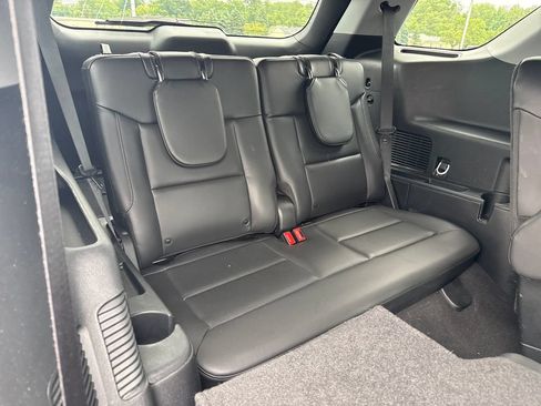 Used 2024 Ford Explorer XLT w/ Equipment Group 202A AWD/4WD image 22