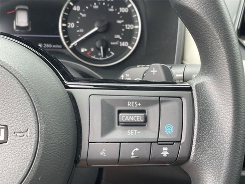 Used 2023 Nissan Rogue SV AWD/4WD image 19