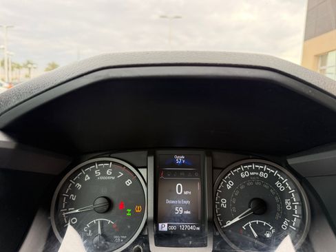 Used 2018 Toyota Tacoma TRD Off-Road image 10