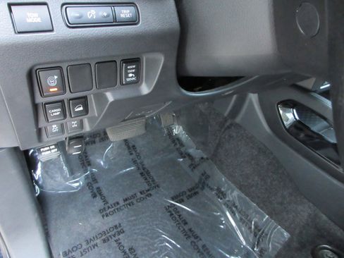 Used 2022 Nissan Frontier PRO-4X w/ Pro-4X Premium Package image 32