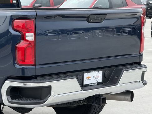 Used 2021 Chevrolet Silverado 2500 LTZ AWD/4WD image 6