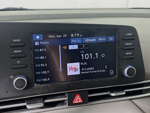 Used 2021 Hyundai Elantra SE image 21