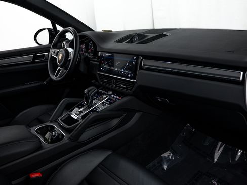 Certified 2022 Porsche Cayenne S Platinum AWD/4WD image 14