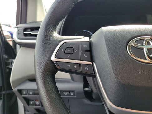 Used 2024 Toyota Sienna XLE FWD image 22