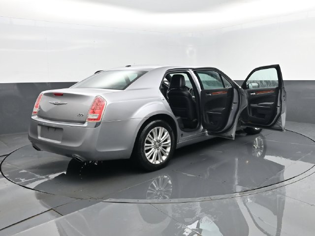 Used 2014 Chrysler 300 AWD image 27