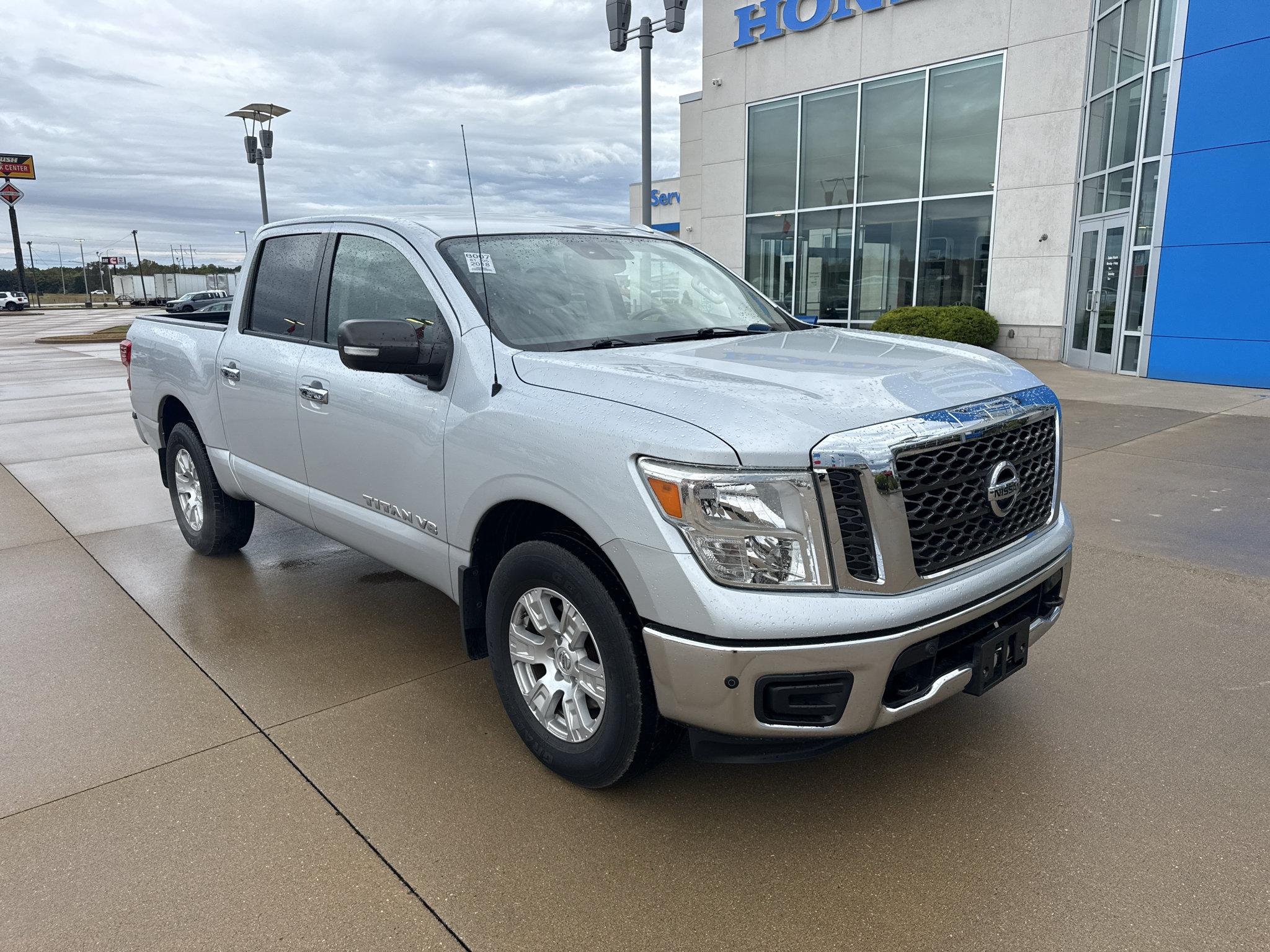 Used 2018 Nissan Titan SV w/ SV Convenience Package AWD/4WD image 3