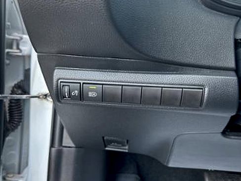 Used 2022 Toyota Corolla LE image 12