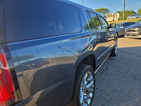 Used 2020 GMC Yukon XL Denali w/ Denali Premium Package AWD/4WD image 3