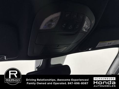 Used 2025 Chrysler Pacifica Select FWD image 10