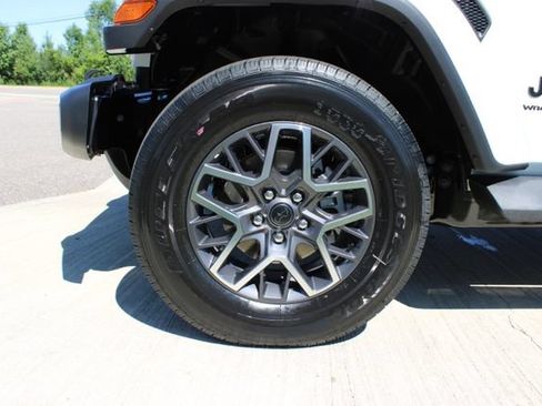 New 2026 Jeep Wrangler Unlimited Sahara AWD/4WD image 30