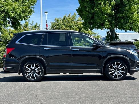 Used 2021 Honda Pilot Touring image 3
