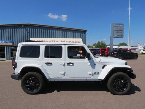 Used 2025 Jeep Wrangler Unlimited Sahara w/ Safety Group AWD/4WD image 1