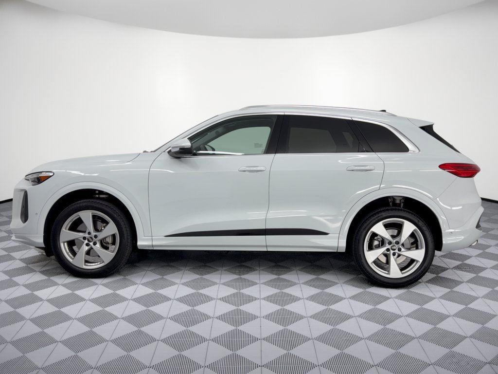 Used 2025 Audi Q5 Premium Plus AWD/4WD image 2
