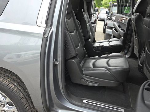 Used 2018 Cadillac Escalade ESV Premium Luxury AWD/4WD image 45