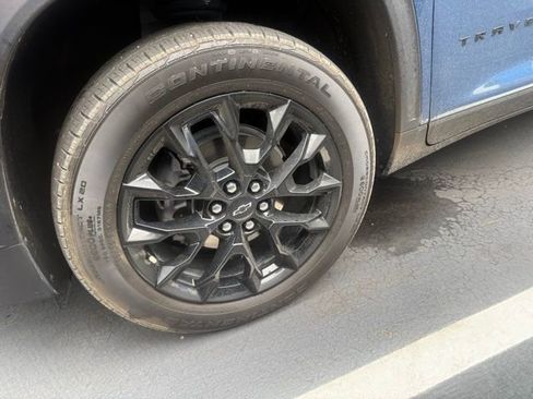 Used 2025 Chevrolet Traverse LT w/ Midnight/Sport Edition AWD/4WD image 3