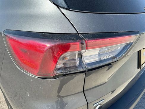 Certified 2022 Ford Escape SE w/ SE Sport Appearance Package image 38