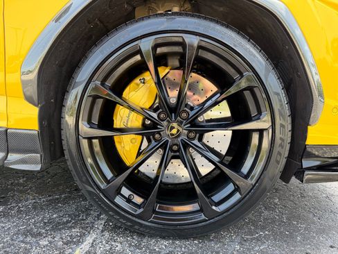 Used 2022 Lamborghini Urus AWD/4WD image 5